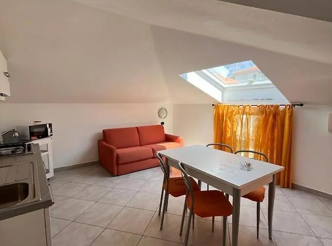 Chery شقة ريفا ليجوري